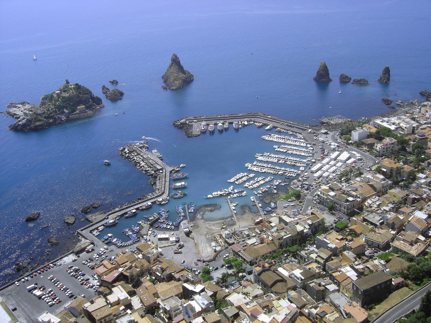 Aci Trezza · Faraglioni